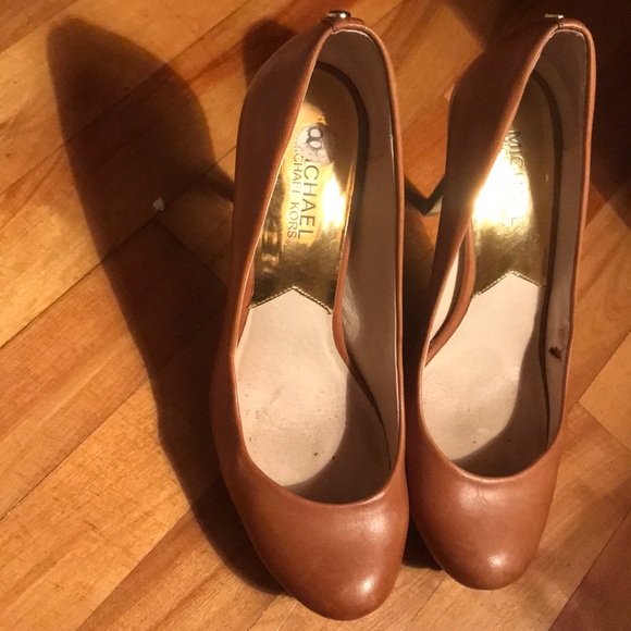 Michael kors tan heel pump shoes size 8